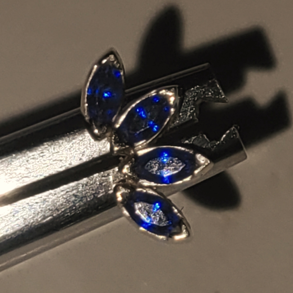 Le Roi 14k "Bebe" Marquis End View 3